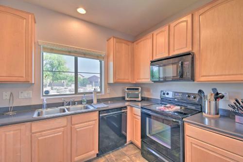 Peaceful Arizona Escape Grill And Pool Access!