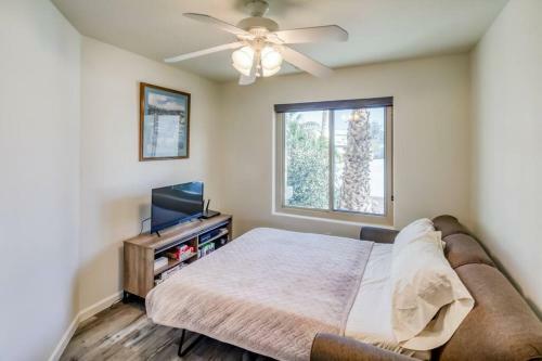 Waterfront Resort Living! Beach & Launch