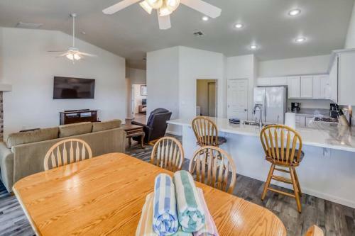 Waterfront Resort Living! Beach & Launch