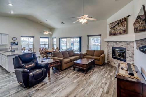 Waterfront Resort Living! Beach & Launch