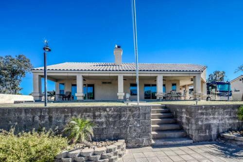 Waterfront Resort Living! Beach & Launch