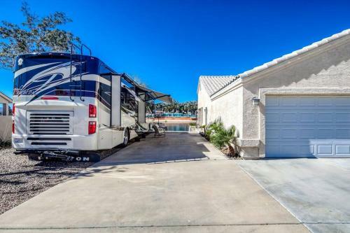 Waterfront Resort Living! Beach & Launch