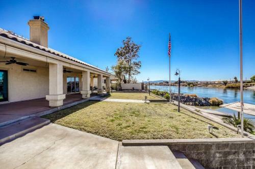 Waterfront Resort Living! Beach & Launch