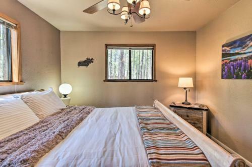 Bright Pinetop Cabin With Deck - Pet Friendly!