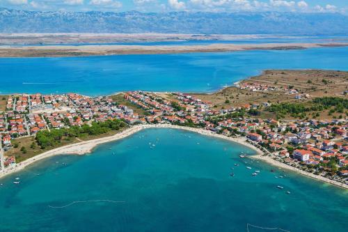 Apartment In Vir Near The Beach
