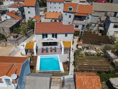 Villa Sulic - Heated Pool And Mountain View