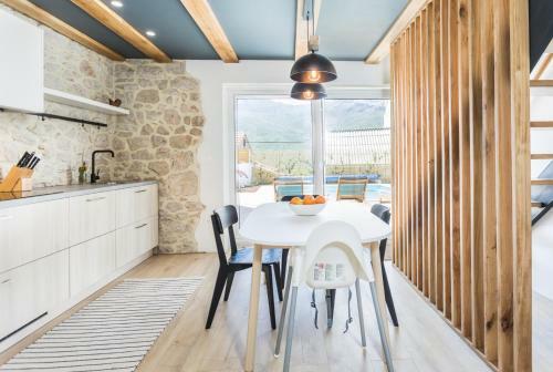 Villa Sulic - Heated Pool And Mountain View