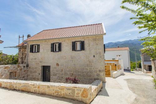 Villa Sulic - Heated Pool And Mountain View