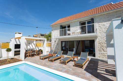 Villa Sulic - Heated Pool And Mountain View