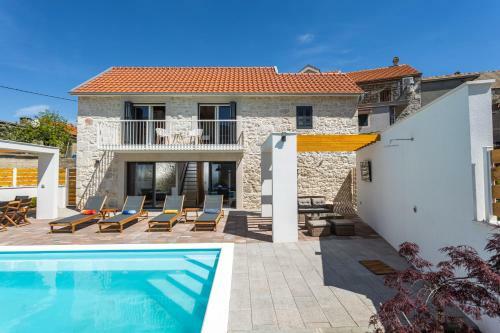 Villa Sulic - Heated Pool And Mountain View