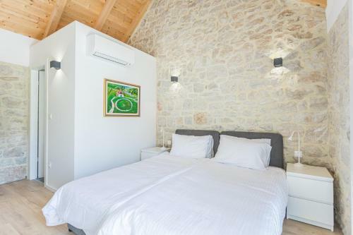 Villa Sulic - Heated Pool And Mountain View