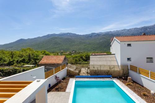 Villa Sulic - Heated Pool And Mountain View