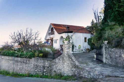 Villa Mitsa With Stunning View On The Argassi Hill