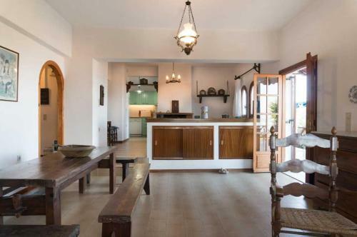 Villa Mitsa With Stunning View On The Argassi Hill