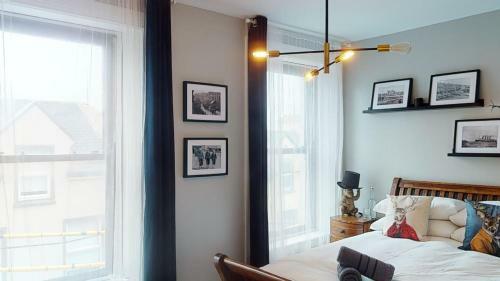 A Stylish 2 Bed Apartment In Cobh Town - Lux Stay