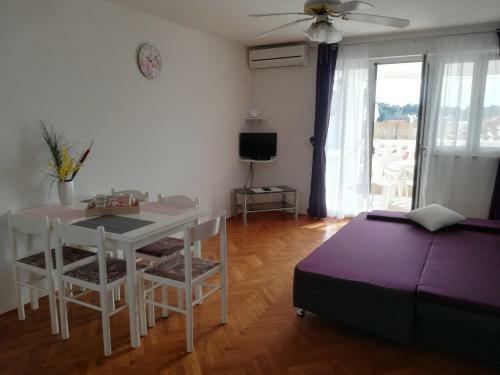 Apartments And Rooms Sara- Petr?ane