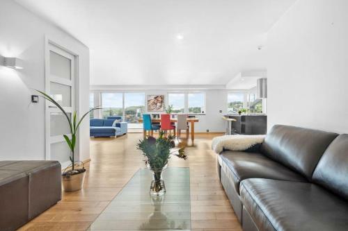 Apartamento Penthouse Leilighet 200 Kvm Vakker Sj�utsikt.