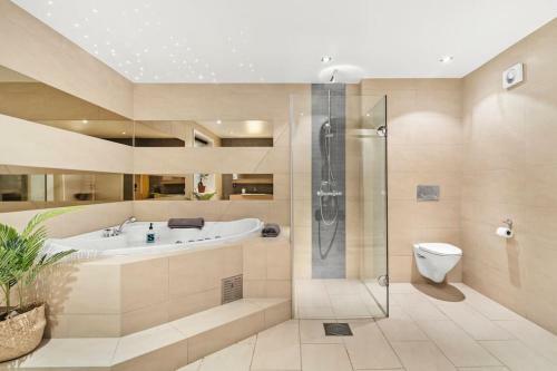 Apartamento Penthouse Leilighet 200 Kvm Vakker Sj�utsikt.
