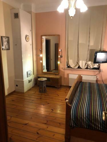 Classical Large Apartment On Alberta Street