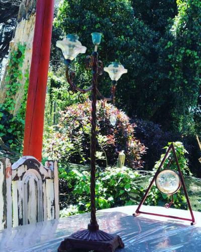 Caba�a Con Hogar En El Bosque