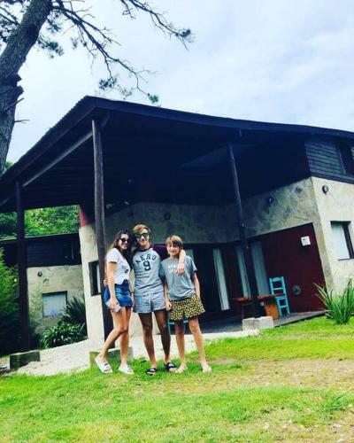 Caba�a Con Hogar En El Bosque