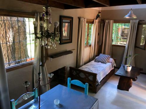 Caba�a Con Hogar En El Bosque