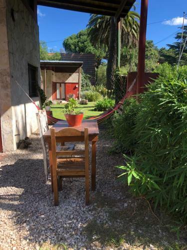Caba�a Con Hogar En El Bosque