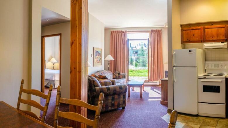 Nancy Greene's Cahilty Lodge - Hotel Room