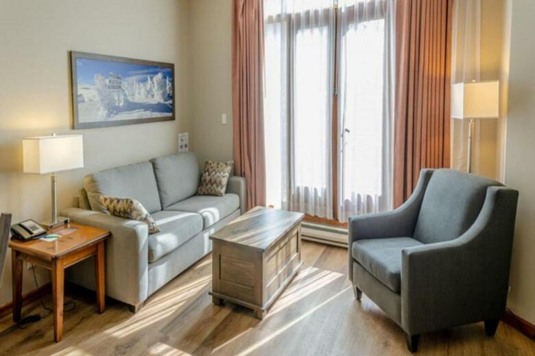 Nancy Greene's Cahilty Lodge - Hotel Room