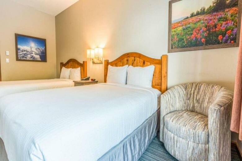 Nancy Greene's Cahilty Lodge - Hotel Room