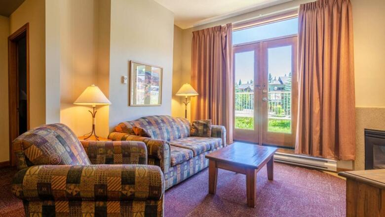 Nancy Greene's Cahilty Lodge - Hotel Room