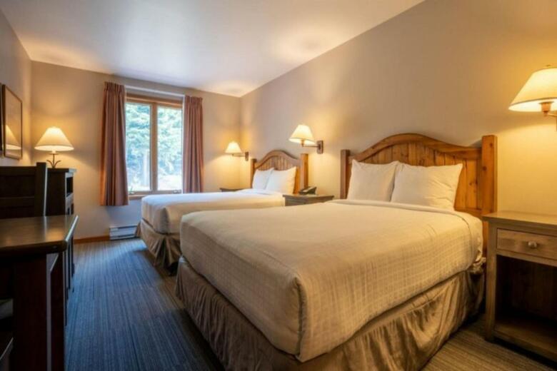 Nancy Greene's Cahilty Lodge - Hotel Room