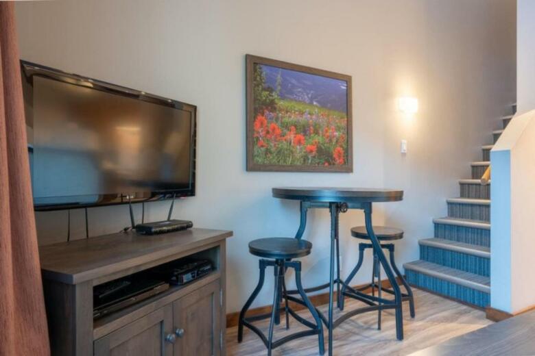 Nancy Greene's Cahilty Lodge - Hotel Room