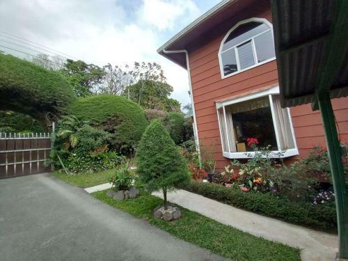 Rossy's Villa And Garden's