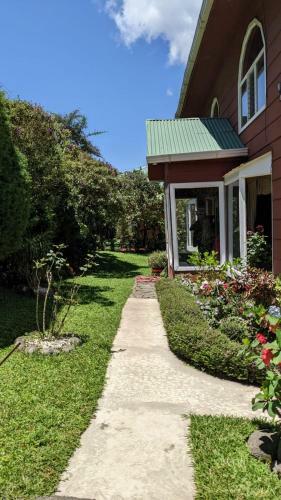 Rossy's Villa And Garden's