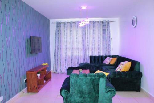 Lovely Emerald Green 3-bedroom Apartment