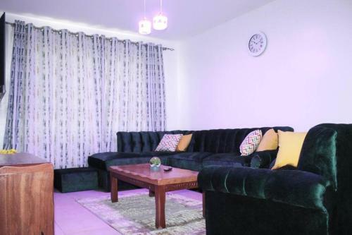 Lovely Emerald Green 3-bedroom Apartment