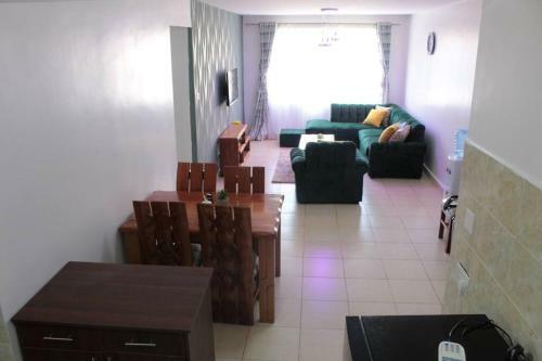 Lovely Emerald Green 3-bedroom Apartment