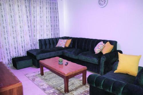 Lovely Emerald Green 3-bedroom Apartment