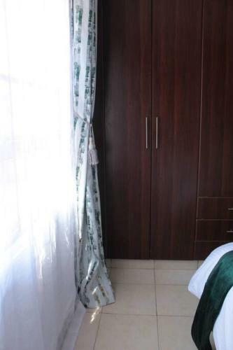 Lovely Emerald Green 3-bedroom Apartment