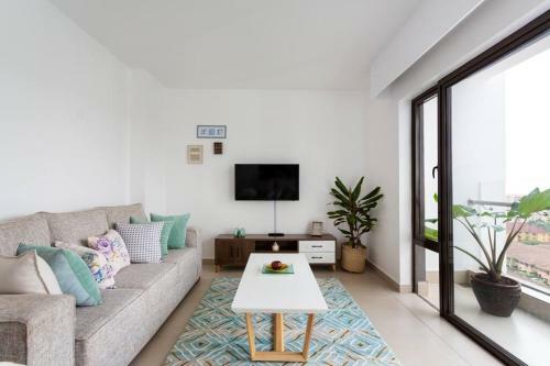 Lavish 1 Bedroom Apartment On 9th Floor With Breathtaking View