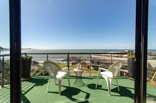 Grace 10 Two Bedroom Beach Front Apartment