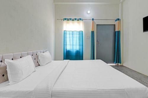 Collection O 88859 Hotel Anmol Inn