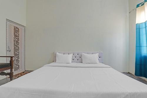 Collection O 88859 Hotel Anmol Inn