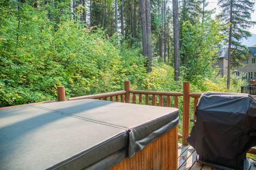 Cozy Mountain Retreat W/ Private Hot Tub