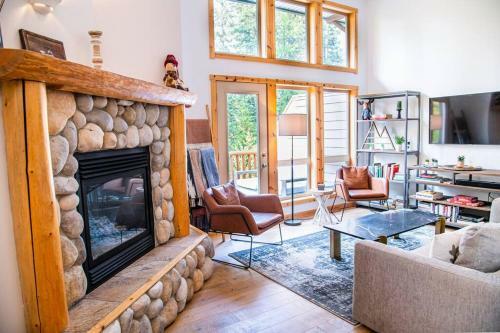 Cozy Mountain Retreat W/ Private Hot Tub