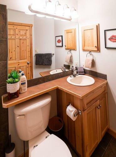 Cozy Mountain Retreat W/ Private Hot Tub