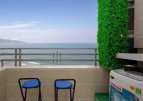 Luxury Apartment With Balcony And Ocean View