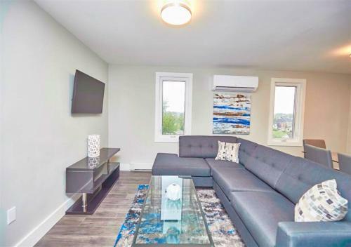 Walk To Attractions Two Bedroom Luxury Condo 1b