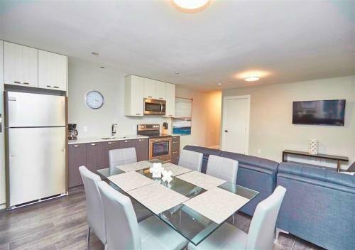 Walk To Attractions Two Bedroom Luxury Condo 1b